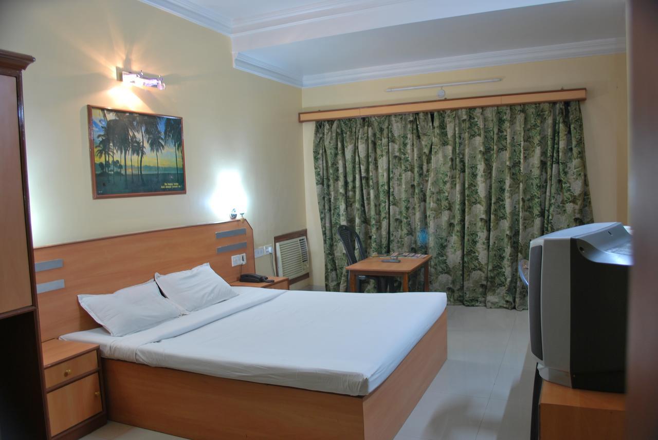 The Lake Land Country Club Residency Kolkata Exterior photo
