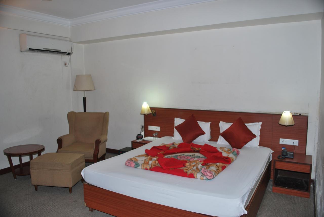 The Lake Land Country Club Residency Kolkata Exterior photo
