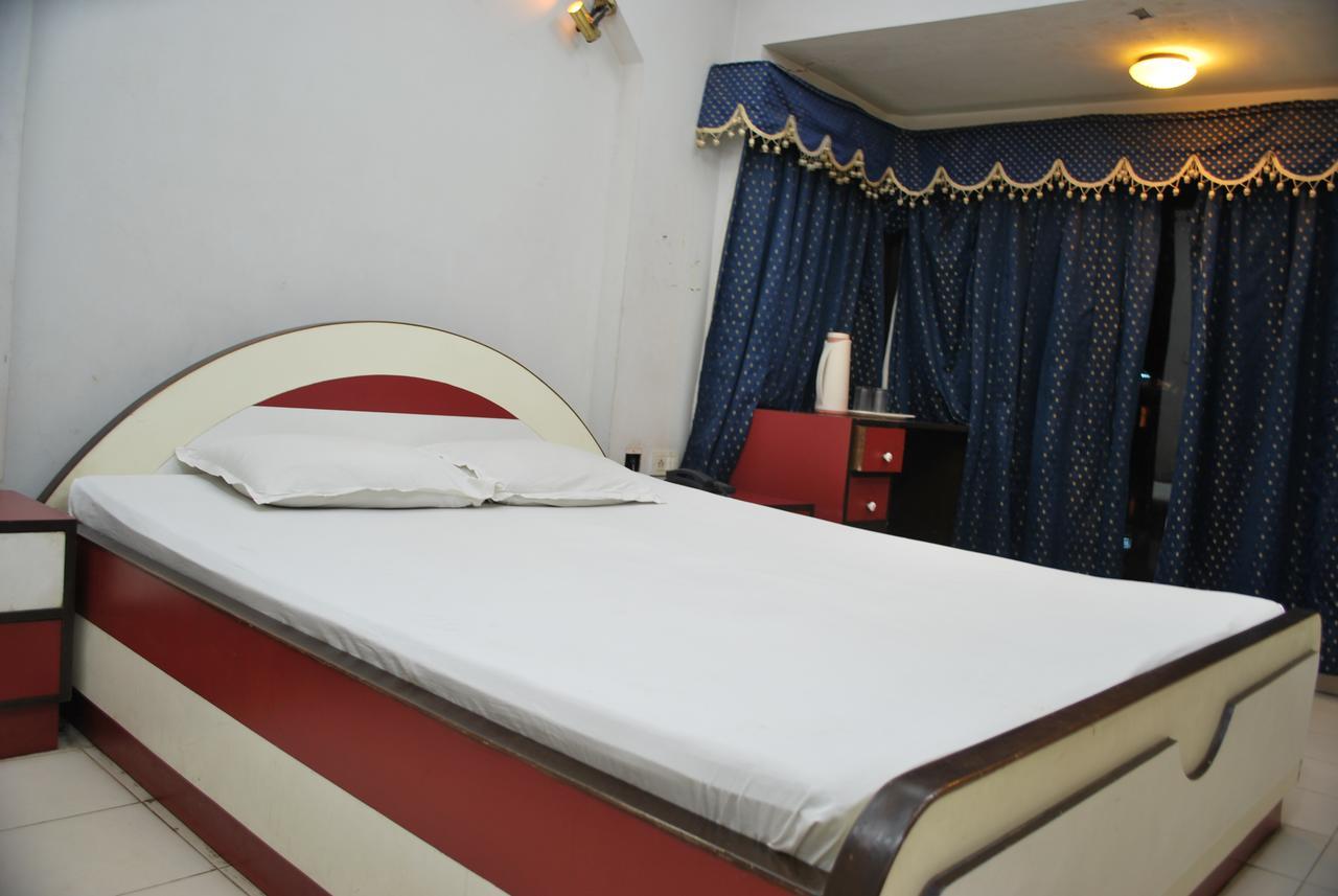 The Lake Land Country Club Residency Kolkata Exterior photo